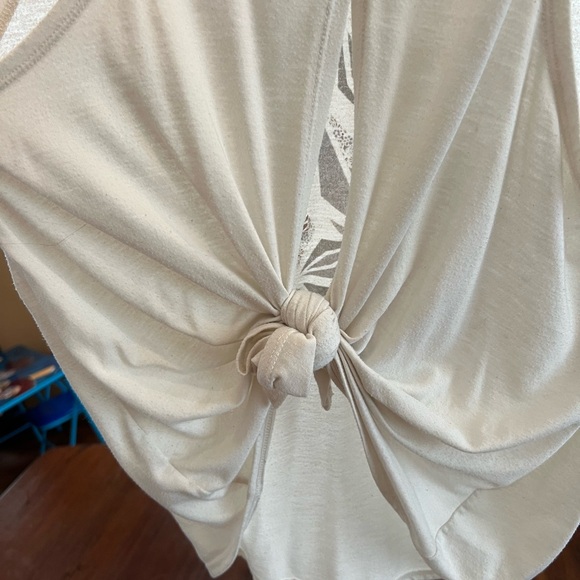 Cream workout tank top with open back - Picture 5 of 6